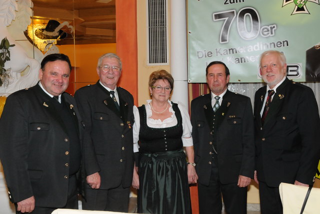 Mitglieder des ÖKB-Bezirksverbandes gratulierten Josef Zach zum 70. Geburtstag. | Foto: Zingl