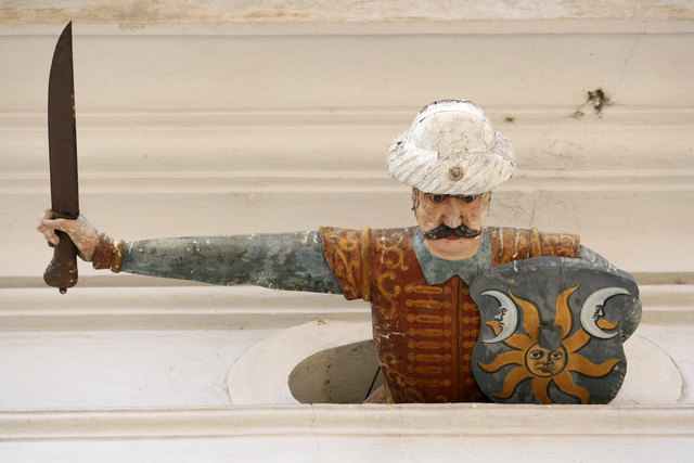 Palais Saurau: Diesen grimmigen Herren in der Sporgasse kennen die Grazer. | Foto: Graz Tourismus/Schiffer