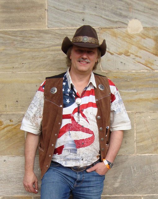 Tex Robinson vermittelt Eindrücke, Songs und Geschichten beim alljährlichen, schon traditionellen "Heimspiel". | Foto: Privat
