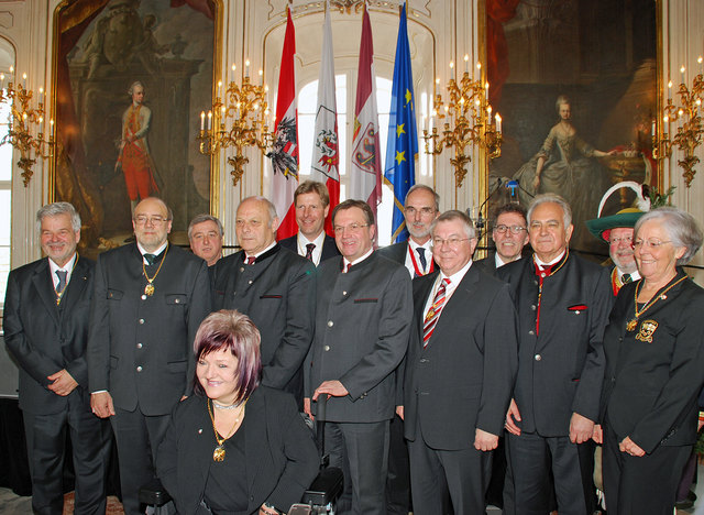 LH Günther Platter und LH Luis Durnwalder überreichten heute die Ehrenzeichen an verdiente Persönlichkeiten.