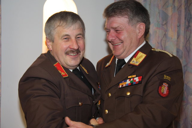 Ehrenkommandant Johann Haider (li.) und Abschnittskommandant Richard Sandhofer, Waldhausen.