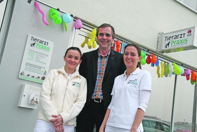Neu im Grätzel: Bezirks-Chef Kubik begrüßte die Tierärztinnen Brigitte Wimmer (l.) und Tanja Feuchtmüller.