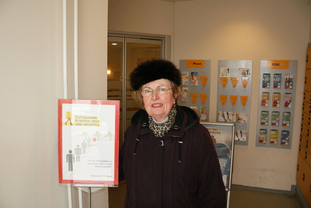 Anrainerin Helga Taschler wollte für das Postamt unterschreiben, doch es gab keine Liste mehr.