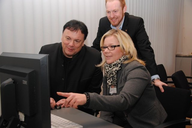 Landesobmann LAbg. Dr. Andreas Köll und sein Team – gerade beim erstellen eines neuen Facebook-Beitrags.