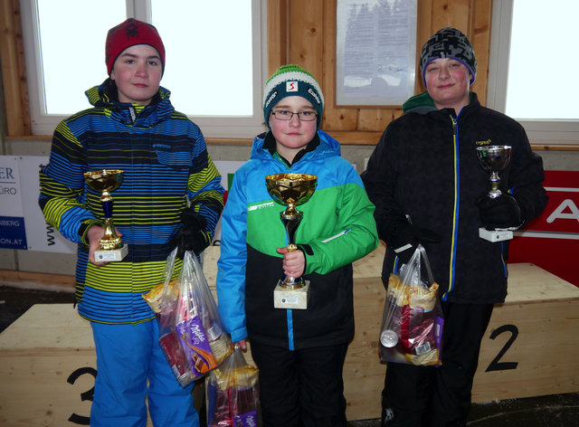 Die Besten der Neuen Mittelschule (von links) Platz 3 für Tobias Rupprechter, Platz 1 für Manuel Klinger, Platz 2 für Niklas Marksteiner
