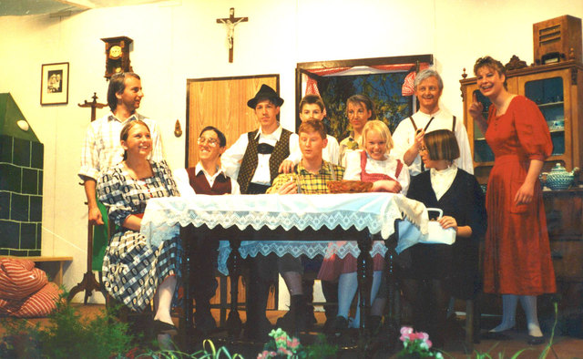 Seit 1993 besteht die Theatergruppe Aichkirchen. Zum Jubiläum spielt die Gruppe "Unguate Nachbarn". | Foto: Theatergruppe Aichkirchen