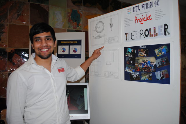 HTL-Schüler Sanjay Ram erklärte die Konstruktionspläne zum elektrisch betriebenen Tretroller, den seine Projektgruppe bei der Leistungsschau präsentierte.