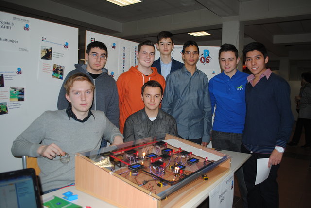 Cooles Modell einer R-Schaltung einer 1. Klasse der HTL Ettenreichgasse!