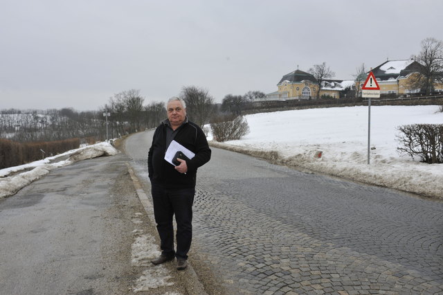 Hannes Loos fragt sich, welche Interessen wirklich hinter einer Asphaltierung der Höhenstraße stehen?