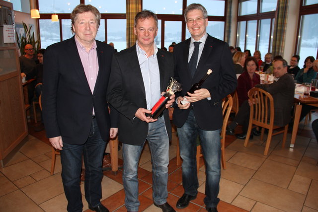 LHStv. Peter Kaiser und SLÖ-Kärnten Obmann Hermann Pansi bedanken sich bei Dietmar Schäfermeier für 25jähriges Engagement als SLÖ-Bezirksobmann.