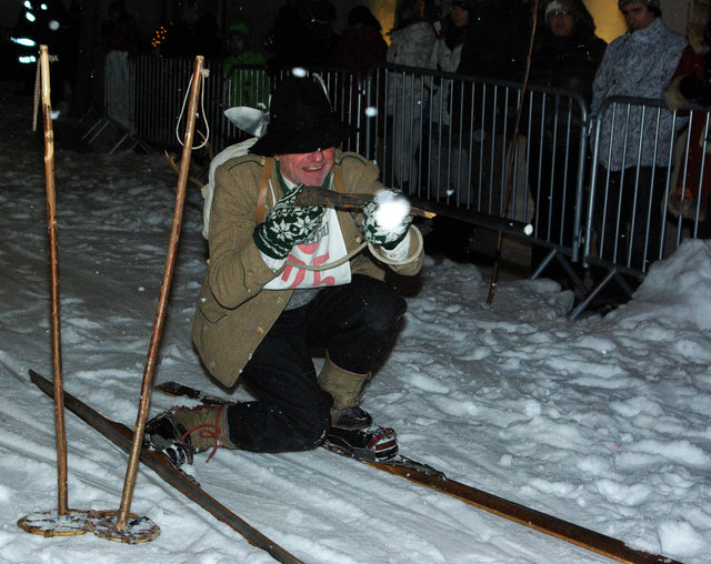 Einfallsreiche Showeinlagen zeigten die Teilnehmer des 5. Nostalgieskirennens in St. Anton.
