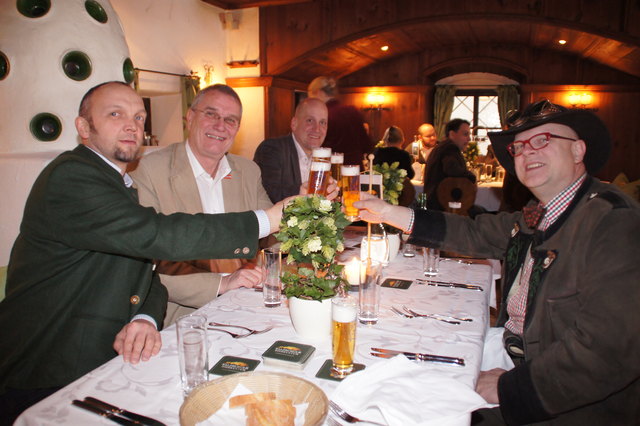 Biergenuss: Wolfgang Schweitl, Günther Seeleitner, Christian Fressner und "Bierpapst" Conrad Seidl.