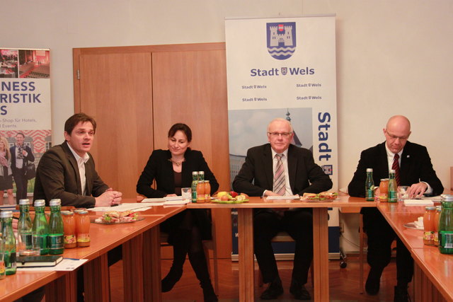 Wels Marketing-Chef Peter Jungreithmair, Magistratsdirektorin Renate Kamleithner, Bürgermeister Peter Koits und Generalsekretär des ö. Städtebundes Thomas Weninger (v.l.).
