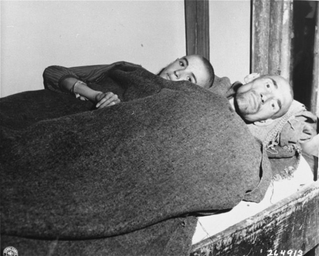 Befreite Häftlinge in Gusen im Mai 1945 | Foto: Archiv MKOE