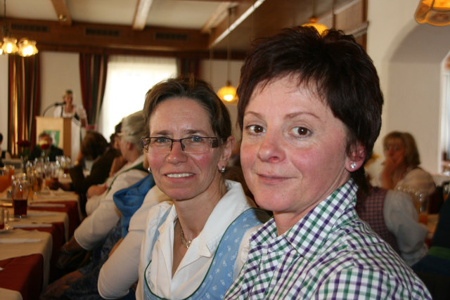 Anita Buchegger und die Annaberger Ortsbäuerin Regina Schwarzenbacher.