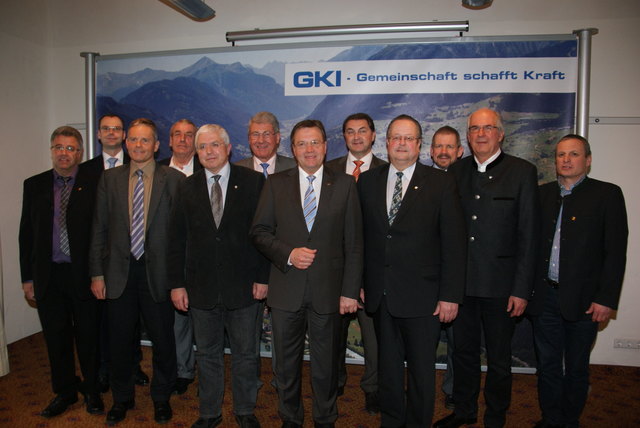 Nächste Schritte präsentiert: LH Günter Platter (Mitte) und die Vertreter der Kraftwerke und der Gemeinden.
