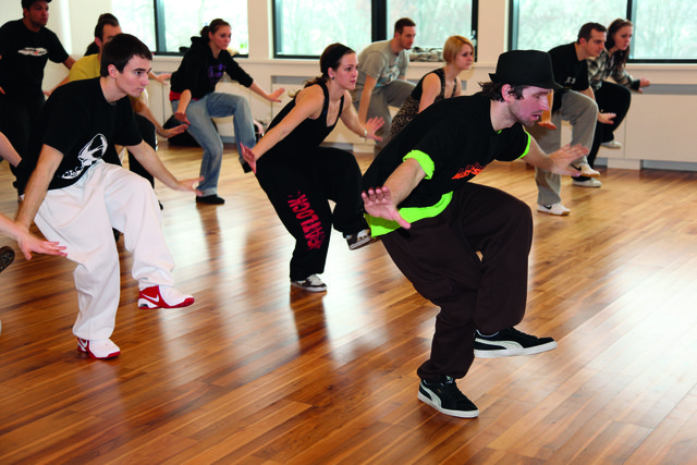 In Halle 17 dreht sich auf der Sport & Fun in Ried drei Tage lang alles rund um das Tanzen. | Foto: Messe Ried