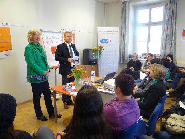Frauenreferentin Evelyn Hochleitner und Geschäftsstellenleiter Gottfried Walter freuten sich über reges Interesse am Weltfrauentag