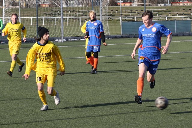 Die Kampfmannschaft beim 2:2 gegen Yellow Star (im Bild Neuzugang Clemens Zulehner (r.) und Oliver Müller (Mitte) | Foto: www.fc-ok.at