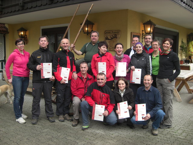 14 wanderbegeisterte Menschen aus verschiedenen Ländern nahmen im Vorjahr an der Wanderführer-Ausbildung des ÖIF und VAVÖ teil.