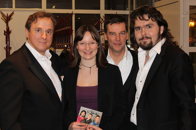 Hubert Schmid, BezirksRundschau Redakteurin Barbara Forster, Hans Hitzeroth und Ilja Martin. | Foto: Forster