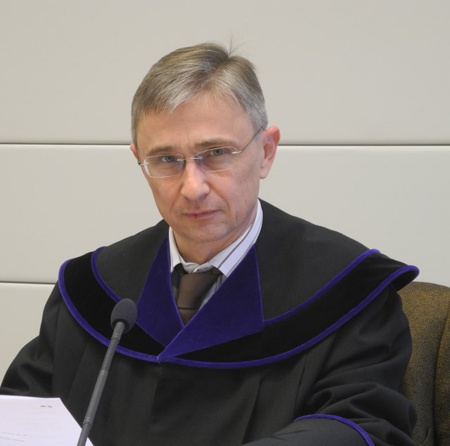 Mit der Frage "Sind sie die Frau Pfarrer", sorgte Richter Hohenecker für Unterhaltung bei der Verhandlung.