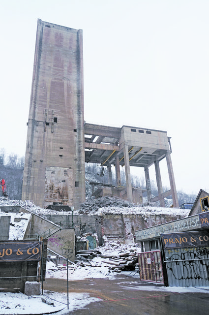 Die Perlmooser-Ruine auf Wiener Seite