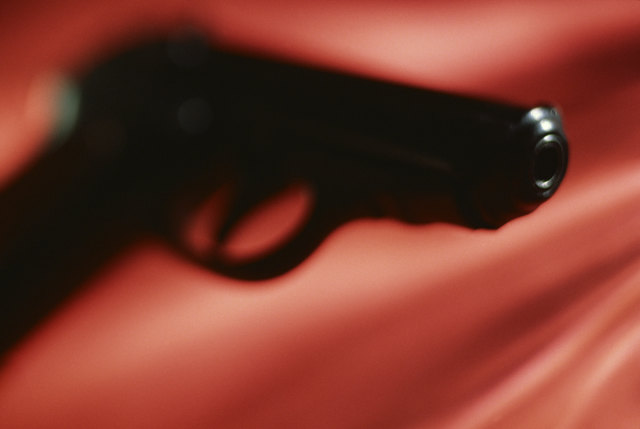 Zahlreiche Schusswaffen, wie Pistolen, werden alljährlich durch Kontrollen in Gerichten entdeckt | Foto: photos.com