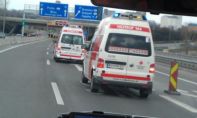 Rot Kreuz-Autos aus dem Bezirk auf dem Weg nach Ungarn. | Foto: RK