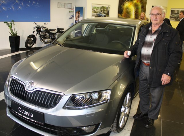 Stammkunde Josef hat sich den neuen Škoda bereits bestellt.