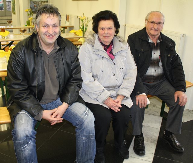 Tibor, Marianne und Josef ließen sich die Frühjahrsautoschau des Autohauses Nagiller nicht entgehen.