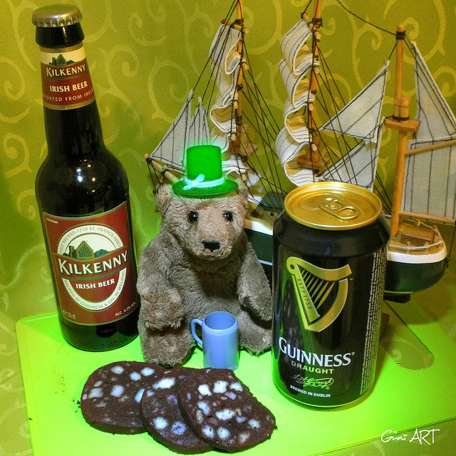 Good morning Austria.
So heute 17. März ist es soweit Party, Party, Party - St. Patrick´s Day, der Nationalfeiertag der Iren wird international gefeiert, auch in Wien. Auch ich will ein bisschen mit den irischen Freunden mitfeiern und mir ein, zwei, drei, viel ähh... vier Guinness reinzischen.
I wish you a happy St.Patrick´s Day.

Bye bye, so long - EDDY