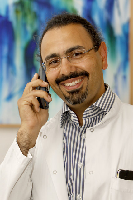 Kurosch Yazdi leitet das Suchtzentrum am Wagner-Jauregg. "Junkies wie wir" heißt sein neues Buch. | Foto: gespag