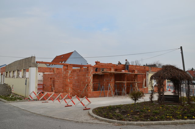 Nur Teile der Grundmauern erinnern noch an die alte BILLA-Filiale in Steinbrunn. | Foto: Toth-Sonns