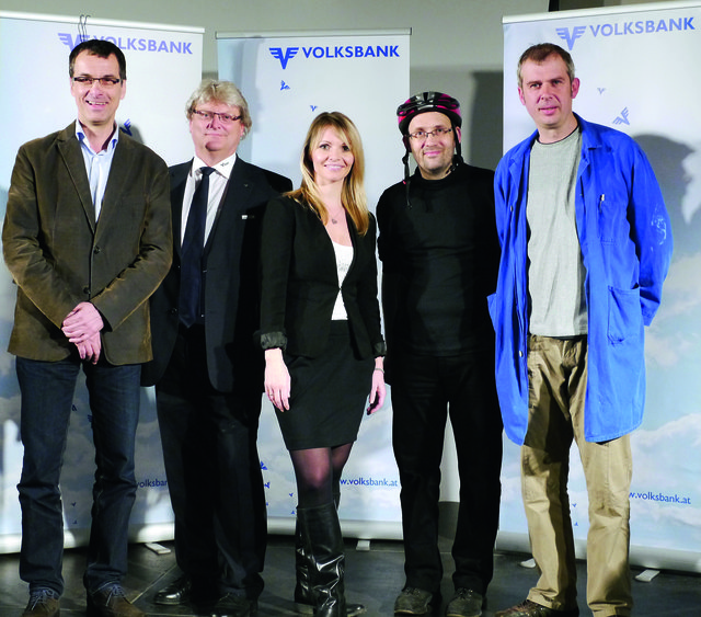 Wolfgang Sünderhauf, Herbert Mayr, Conny Dürnberger und die Kabarettisten Georg Bauernfeind und Manfred Linhart. | Foto: Volksbank Ried