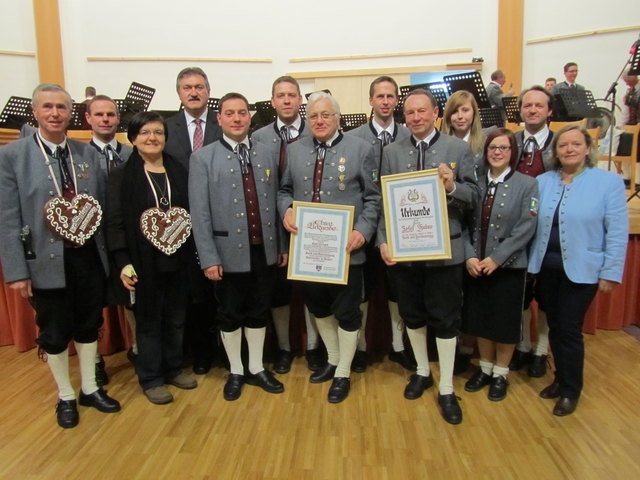 Rudolf Mayerhofer, Obm. Hermann Pichler, Regina Sprinzl, Bezirksobmann Johann Kainz, Kpm. Hannes Blauensteiner, Peter Fichtinger, Karl Leitgeb, Kpm. Thomas Mayerhofer, Josef Huber, Martina Bachl, Sabine Zellhofer, Kpm. Johannes Teuschl, Bgm. Angela Fichtinger | Foto: privat