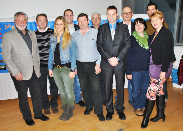 Hohes Interesse zahlreicher GemeindevertreterInnen. Im Bild mit Bürgermeister Wolfgang Kocevar (4.v.r.) und LAbg. Dr. Helga Krismer (r.)