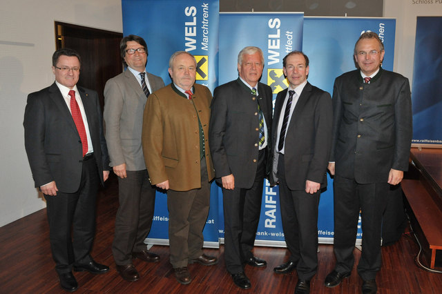 Direktor Wolfgang Riedl, Aufsichtsrat Gerold Aspöck, Obmann Alexander Biringer, Bauernbundpräsident Jakob Auer, Landesrat Max Hiegelsberger und Direktor Günter Stadlberger (v.l.).