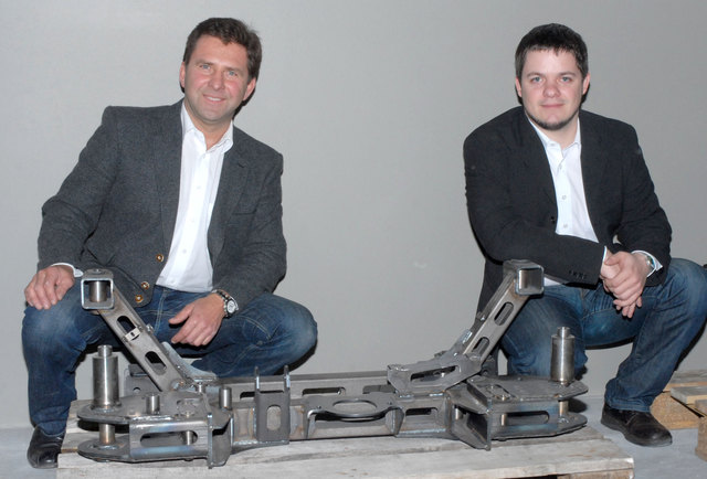Blechtechnik-Geschäftsführer Karl Mairinger (l.) und Georg Oberaigner, Geschäftsführer Oberaigner Powertrain.