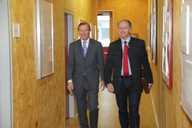 Der letzte gemeinsame Gang: LHStv. Wilfried Haslauer und LR Sepp Eisl