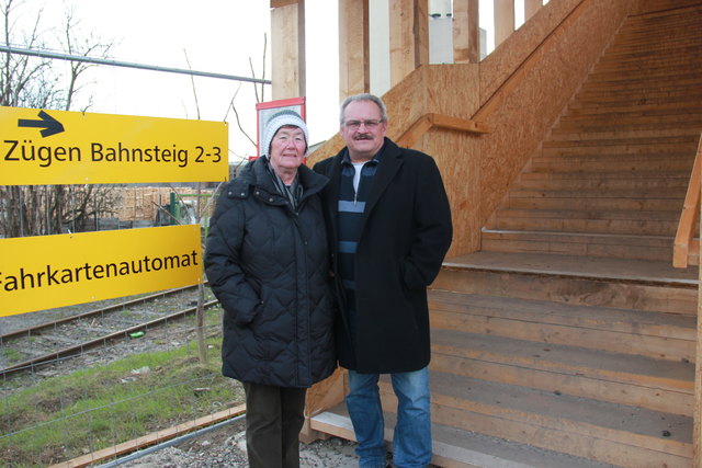 Michaela Jarmer und Gustav Ewald ärgern sich über die fehlende Barrierefreiheit