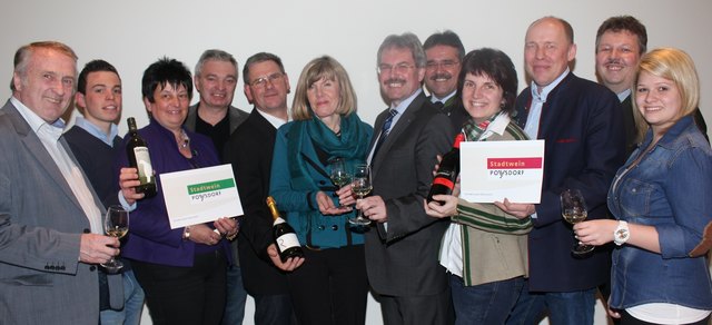 Die Poysdorfer Stadtweinwinzer 2013 präsentieren ihre Siegerweine.