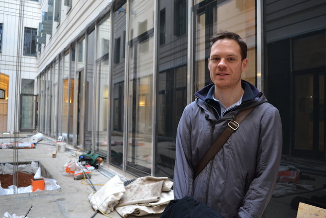 Thomas Hahn im Innenhof (Lugeck 6): zwischen den hängenden Gärten wird sein Schanigarten sein. Noch ist hier eine Baustelle, Ende März wird die Passage fertiggestellt sein.