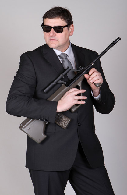 Ralf (Walter Kammerhofer) hat einen aufreibenden Job: Er ist Killer. | Foto: Sengstschmid