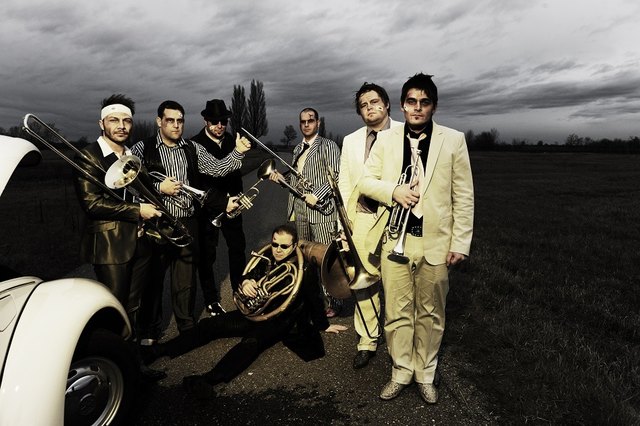 Blechhaufn geben ihr neues Programm "On the Road" zum Besten.