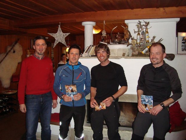 Der Tristacher Bürgermeister Markus Einhauer mit der Siegermannschaft: Günther Gasser, Matthias Außerdorfer und Klemens Leiter (v.l.)