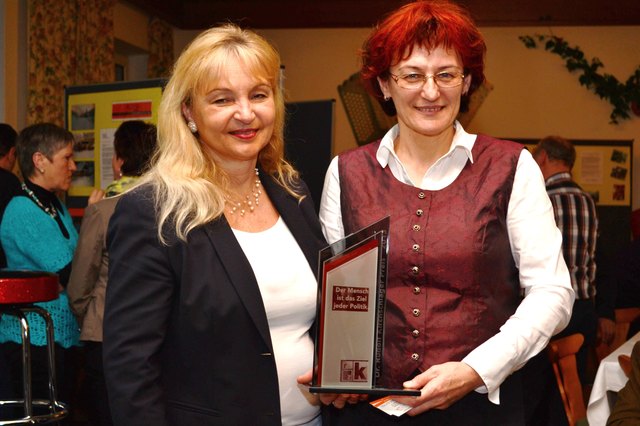 Bezirkshauptfrau Wilbirg Mitterlehner und Kirchschläger-Preisträgerin Martha Reiter aus Lembach.