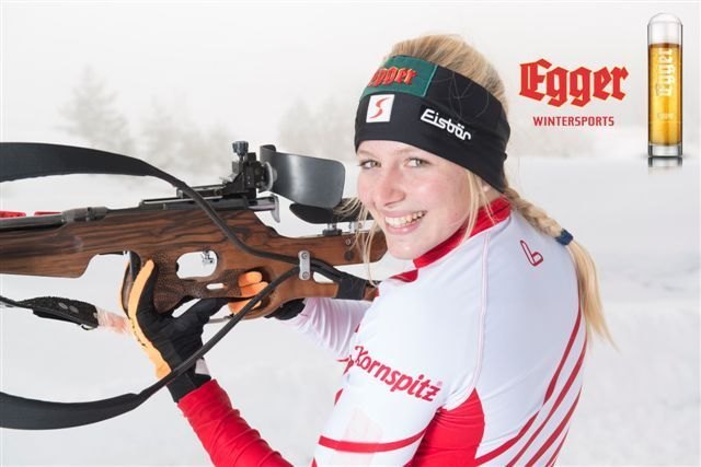 Lisa Theresa Hauser freut sich über den Erfolg am Saisonende.
