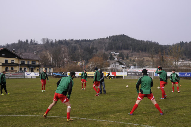 Unser Team beim Aufwärmen vor dem Match.
