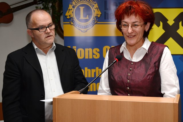 Kirchschläger-Zentrums-Leiter Josef Eibl beim Interview mit Diplomkrankenschwester Martha Reiter.